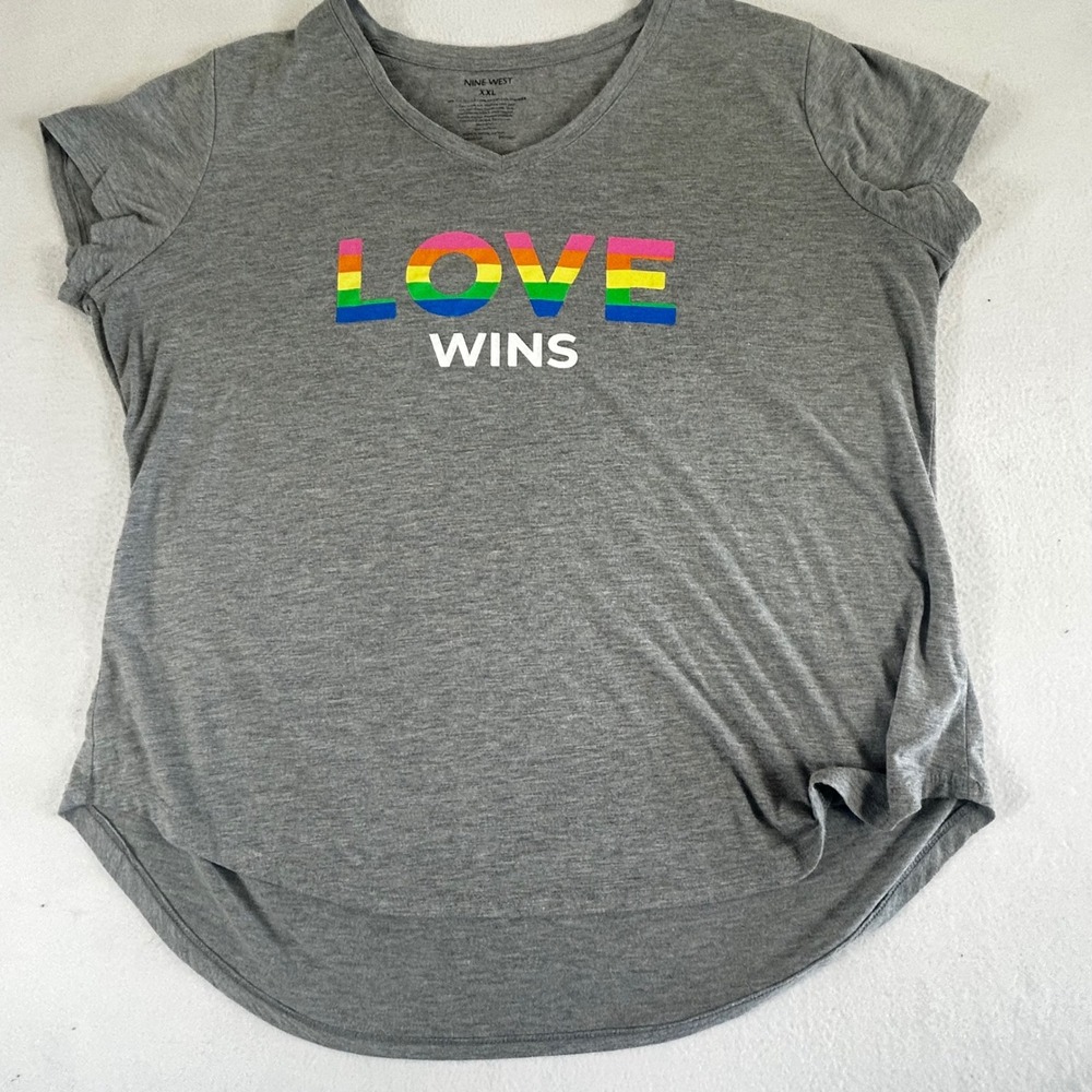 Nine West Womens XXL Gray Love Wins Rainbow Graphic V-Neck‎ Tee Shirt 01931